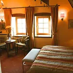 Burg Arras מלון 3*